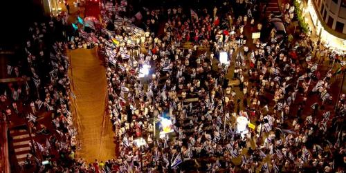  هزاران معترض در تل‌آویو خواستار استعفای نتانیاهو شدند / فیلم 