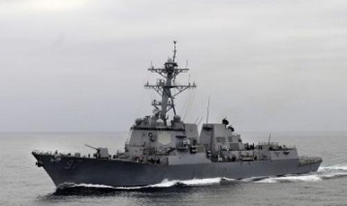 فیلم/ نزدیک شدن قایق‌های ایرانی به ناوشکن آمریکایی  «یواس‌اس نیتز»  در تنگه هرمز