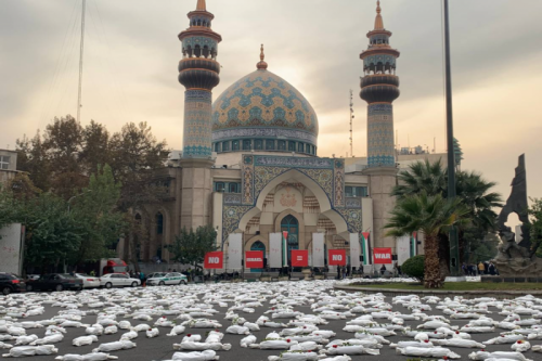 صدها کفن نمادین به یاد 4 هزار کودک شهید فلسطینی