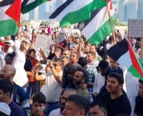  فیلم/ تجمع حمایتی قطری‌ها از غزه و فلسطین