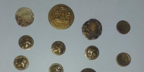  کشف ۱۴ قطعه سکه در شهر تاریخی«کرسف» 