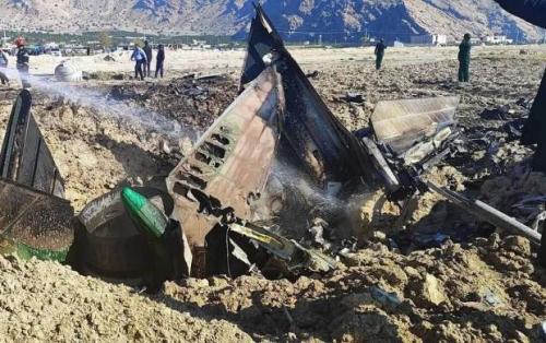 سقوط هواپیمای نظامی در کازرون +فیلم