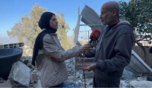  فیلم/ پیام پدر اسیر فلسطینی از روی ویرانه‌های خانه‌اش