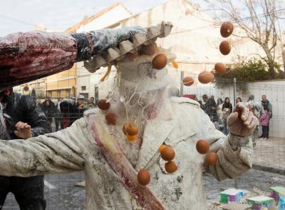 (تصاویر) جشنواره نبرد خیابانی با آرد و تخم مرغ در اسپانیا