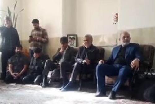  فیلم/ حضور وزیر کشور در منزل مداح شهید حادثه تروریستی کرمان