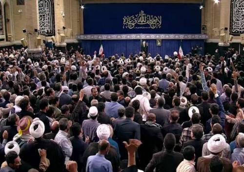 فیلم/ لحظه ورود رهبر انقلاب به حسینیه امام خمینی(ره)