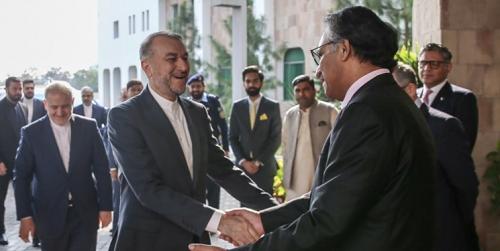  وزیر خارجه پاکستان: محکم پشت ایران ایستاده‌ایم