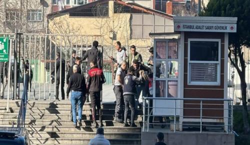 لحظه حمله مسلحانه به دادگاهی در استانبول
