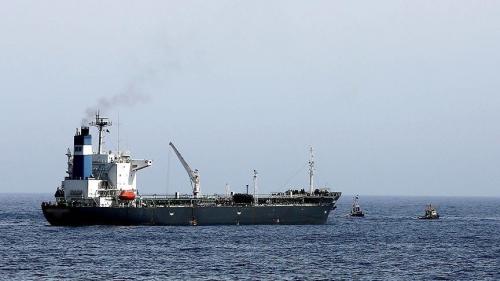  قرار گرفتن یک کشتی باری در جنوب بندر «المُخا» در یمن 
