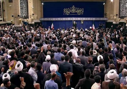 فیلم/ لحظه ورود رهبر انقلاب به حسینیه امام خمینی(ره)