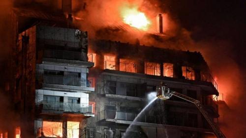 فیلم/ تصاویری از آتش‌سوزی هولناکِ برج مسکونی در اسپانیا