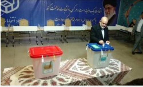 احمد وحید رای خود را به صندوق انداخت 