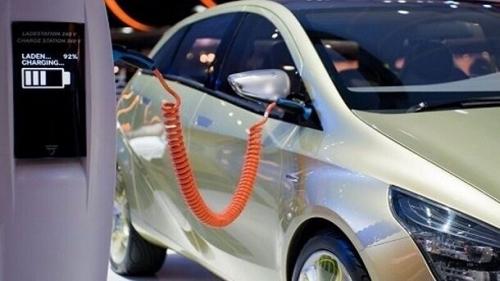 یک بام و دو هوای دولتی ها در بکارگیری خودروهای برقی