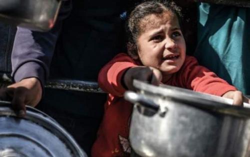 اینجا کودکان از گرسنگی شهید می‌شوند/ سران خائن کشورهای اسلامی از این فیلم خجالت نمی‌کشند؟+فیلم