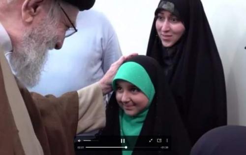 گفتگوی قرآنی رهبر انقلاب با دو دختر خردسال حافظ کل قرآن برنامه محفل