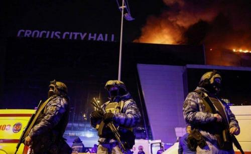 حمله تروریستی در روسیه با ۴۰ کشته و صدها زخمی/آمریکا اوکراین را از دست داشتن در تیراندازی مسکو تبرئه کرد +عکس و فیلم