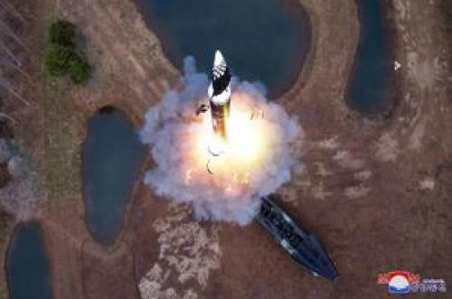 فیلم/ لحظه پرتاب موشک جدید کره شمالی