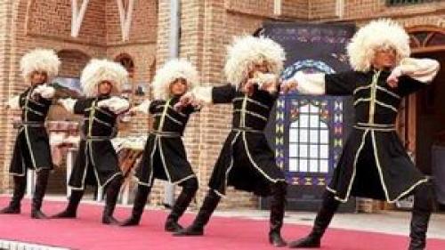 رقص آذربایجانی رفتار خلاف عفت و اخلاق عمومی نیست