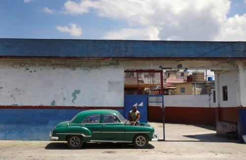 خودرو‌های کلاسیک رنگارنگ در خیابان‌های هاوانا 