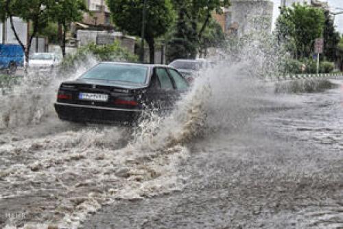 فیلم/ آب‌گرفتگی خیابان‌های شیراز در پی بارش شدید
