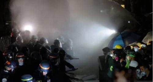 بازداشت بیش از ۲۰۰ معترض در مقابل دانشگاه UCLA