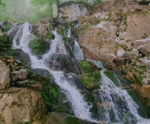 آبشار پشمکی رامیان در مه