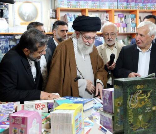 رهبر انقلاب از نمایشگاه کتاب تهران بازدید کردند +عکس و فیلم