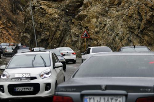 ترافیک در محورهای چالوس و آزاده راه تهران شمال سنگین است
