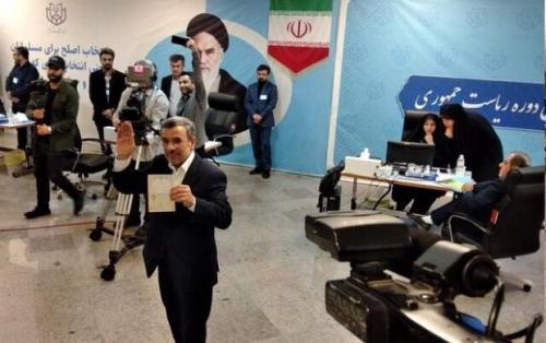 احمدی نژاد سر به هوا شد! +فیلم