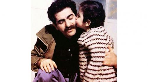  خواننده معروف ایرانی در حال بوسیدن پدرش! +عکس