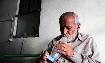 عکس/ گزارش تصویری روزهای ناخوش جانباز ۵۰درصد شیمیایی