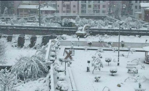 فیلم/ بارش سنگین برف در مازندران، قطعی برق به دلیل بارش برف