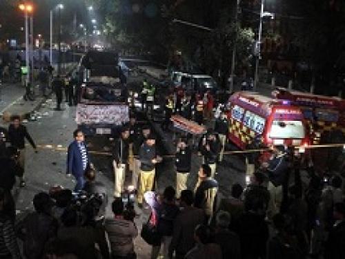 حمله ی انتحاری و انفجار در لاهور پاکستان