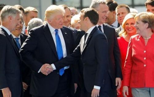 عکس/نحوه دست دادن ترامپ با دیگر سیاستمداران 