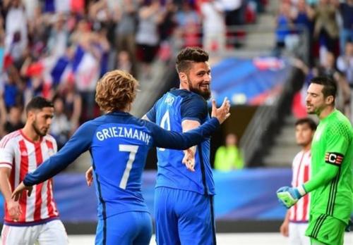  پیروزی پر گل فرانسه برابر پاراگوئه با هت‌تریک ژیرو و برتری شیلی 