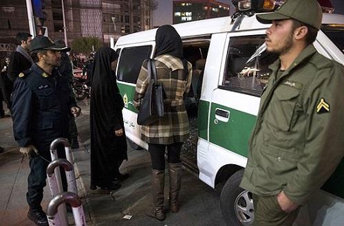 چرا بار حجاب و عفاف روی دوش پلیس است؟ 
