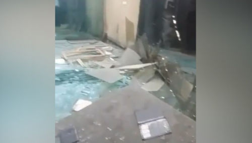 فیلم/ خسارت زلزله به یک شیشه‌فروشی
