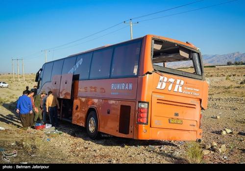  واژگونی اتوبوس در گچساران ۱۲ مصدوم بر جای گذاشت 