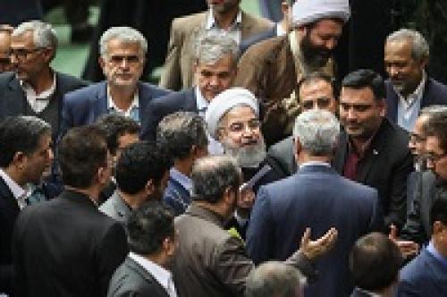  عکس/ چهره خندان روحانی در جمع نمایندگان 