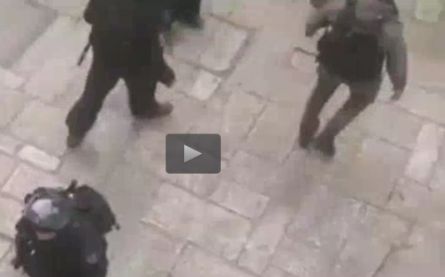  فیلم/ حمله سربازان اسرائیلی به نمازگزاران فلسطینی
