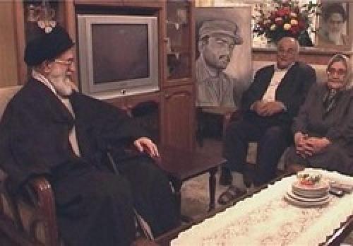 حضور مقام معظم رهبری در منزل شهید ارمنی