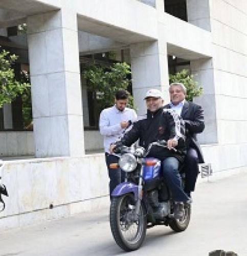 موتورسواری هاشمی رفسنجانی برای فرار از ترافیک 