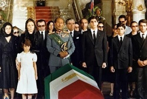 محمدرضا پهلوی: خانواده ما همگی خُل هستند!