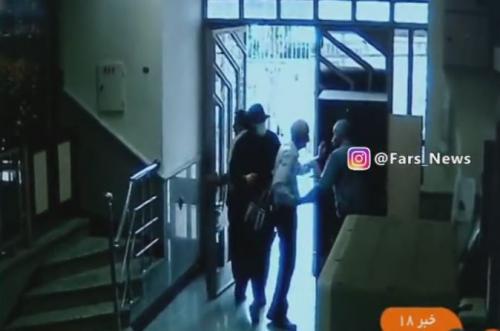 فیلم/ کارمندان بانک و مردم سارق مسلح را به دام انداختند