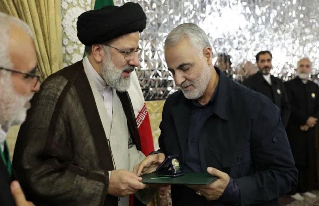 حاج قاسم سلیمانی «خادم حرم مطهر رضوی» شد