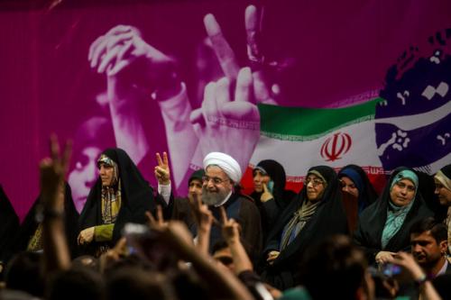  پروانه سلحشوری تیر 97: به محض اینکه روحانی رای آورد ببینید چه شده؛ فاجعه‌ای در حال رخ دادن است/ سلحشوری اردیبهشت 96: اصلاح طلبان دروغگو نیستند؛ به روحانی رای بدهید