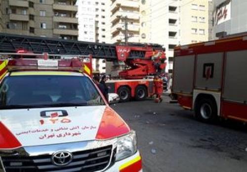  ده‌ها نفر از ساکنان برج شعله‌ور میدان موج نجات یافتند