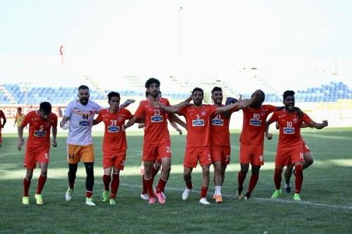 پرسپولیس با ۲۰ بازیکن به مشهد می‌رود