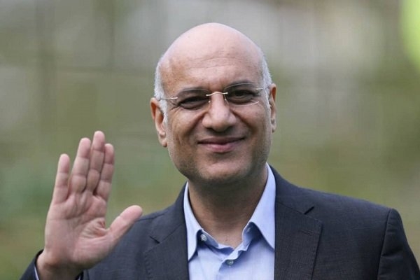 سرپرست باشگاه استقلال با اسکورت رفت!