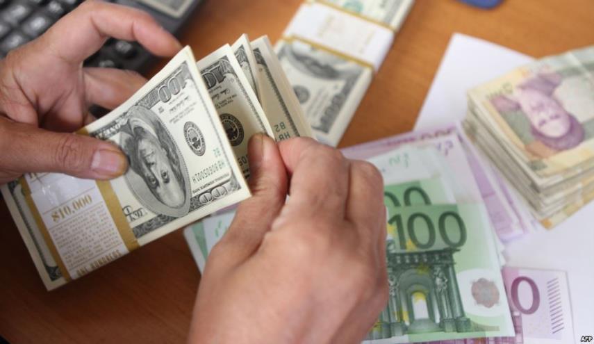  ۳۳ پس لرزه برای دلار۴۲۰۰ تومانی/​هر پنج روز یک بخشنامه ارزی صادر شده است